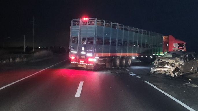 Un hombre sufrió severas lesiones en un choque entre un auto y una camioneta
