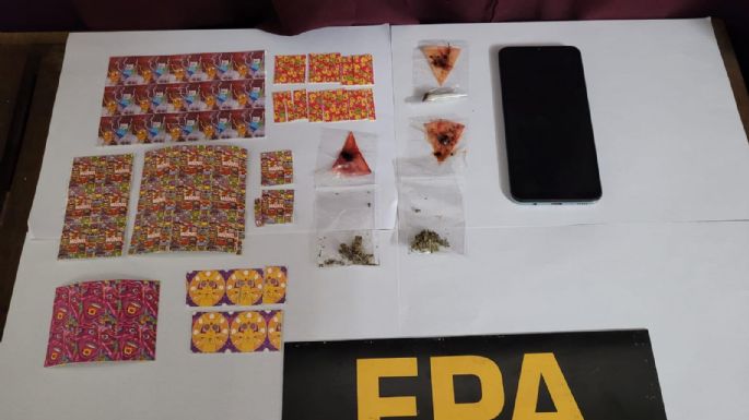 Dos narcomenudistas detenidos con más de 1.000 troqueles de LSD