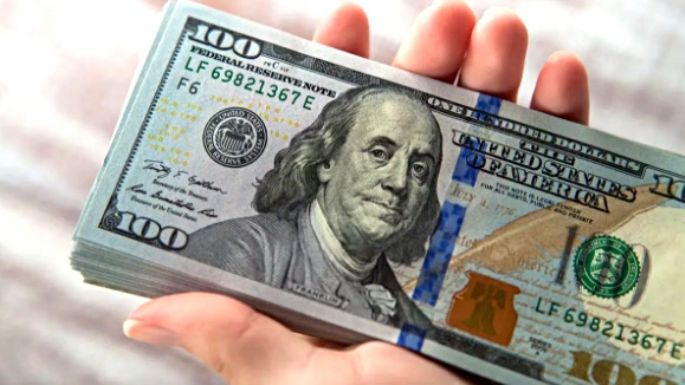 El Central devaluó el peso y el dólar  paralelo tocó un récord histórico