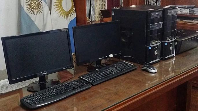 El Renatre donó dos computadoras