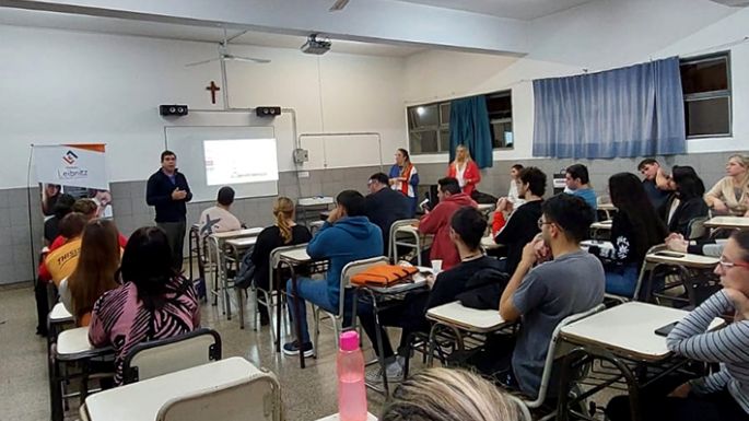 Charla sobre adicciones y consumos problemáticos