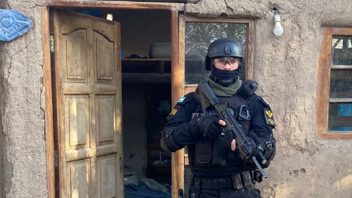 Un sujeto fue detenido con varias dosis de marihuana y un cuchillo