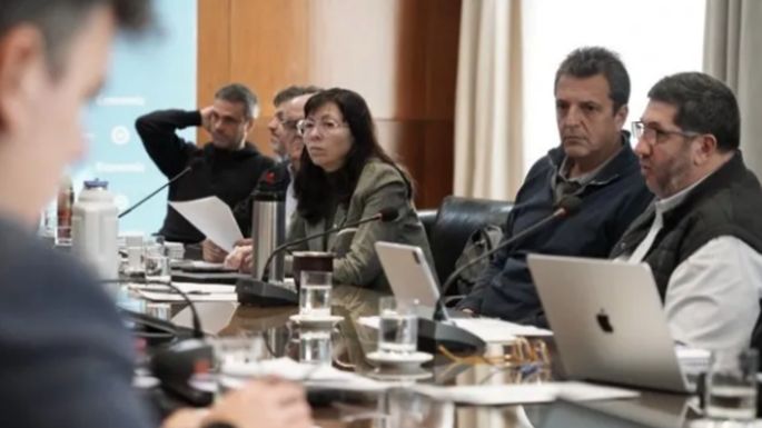 Massa prepara anuncios para la industria y el campo y viajará a Washington mañana