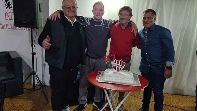 Alem celebró con todos en su sede