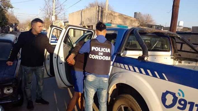 Asaltaron a un taxista y recuperaron lo robado en una capilla, en un complejo y en el exclub Belgranito