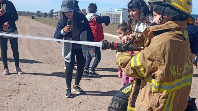 Niños y niñas disfrutan su día con actividades gratuitas