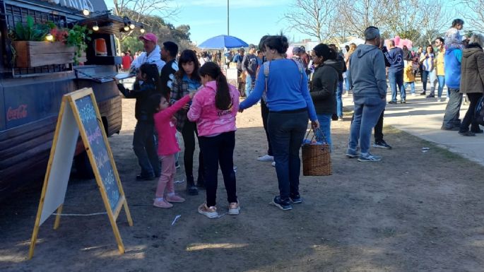 Niños y niñas disfrutan su día con actividades gratuitas