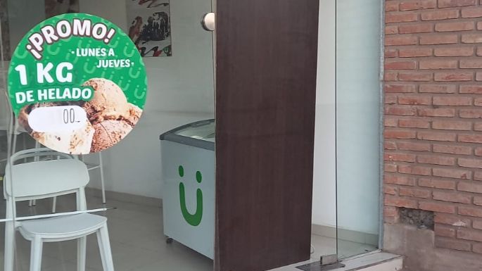 Rompieron una puerta de vidrio para robar en una heladería
