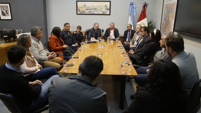 Reunión entre la Provincia, la Justicia y cámaras comerciales por falsos rumores de saqueos