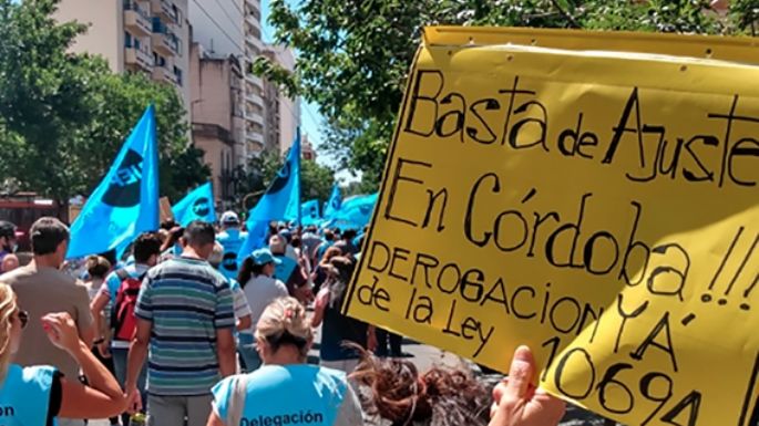Docentes tratan ofrecimiento salarial y mantienen reclamos