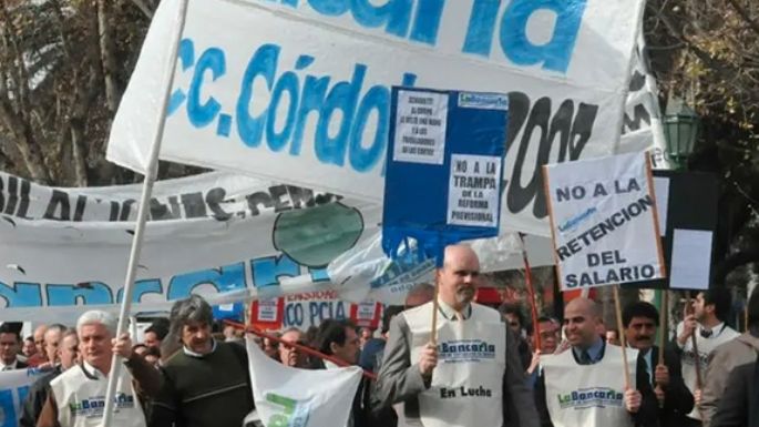Comienzan asambleas en el Banco de Córdoba