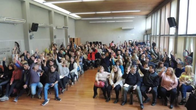 La UEPC rechazó la propuesta salarial del gobierno y anunció un paro para el próximo miércoles