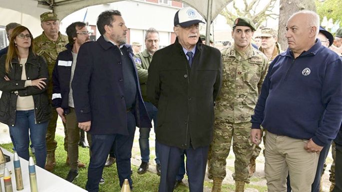 Taiana entregó a las FF.AA. municiones de alto calibre producidas por Fabricaciones Militares