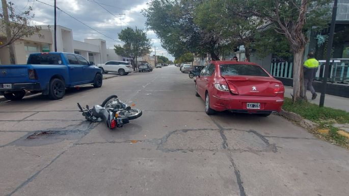 Sufrió lesiones graves luego de impactar contra un auto estacionado