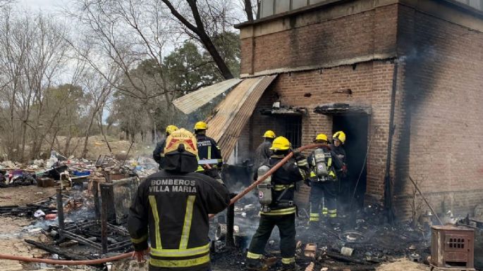 Bomberos controlaron el incendio de una vivienda en barrio Las Playas