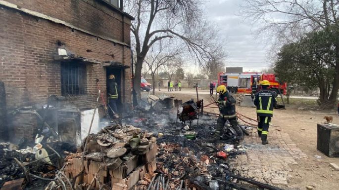Bomberos controlaron el incendio de una vivienda en barrio Las Playas