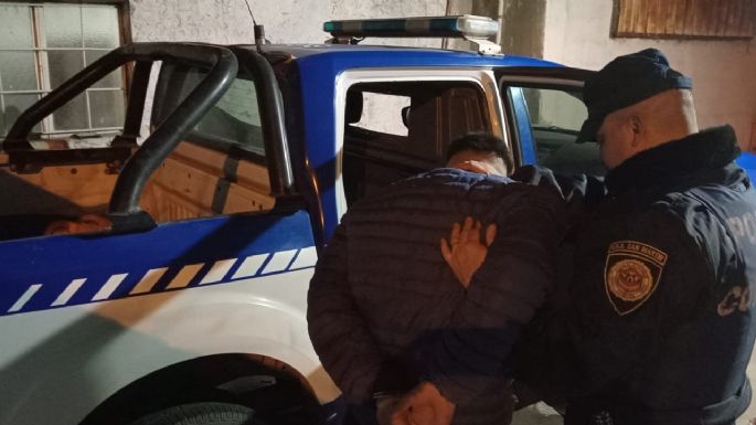 Alcoholizado comenzó a insultar a policías y terminó detenido