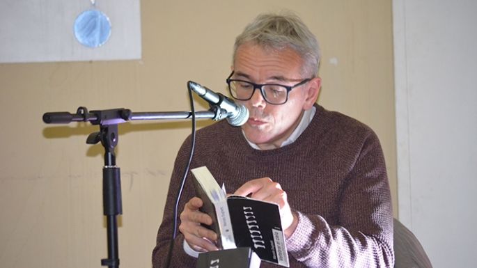 Dughetti presentó “Vertebrar el cielo”, su obra poética reunida
