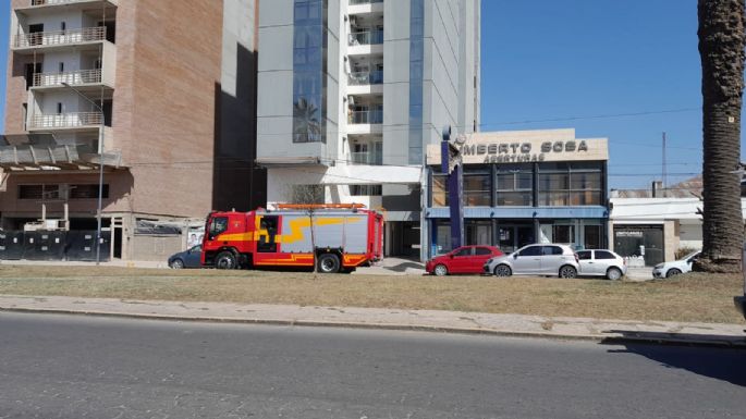 Había saltado la alarma de incendio en un edificio y se cortó el tránsito sobre bulevar Alvear