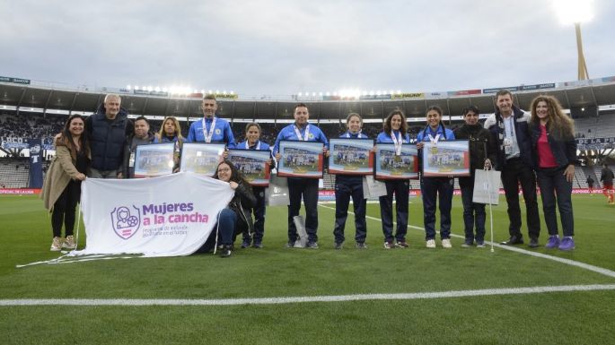 Homenajearon a las “Murciélagas” cordobesas campeonas del mundo