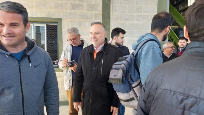 Accastello, sentado en primera fila en la inauguración del Centro de Gestión Ambiental