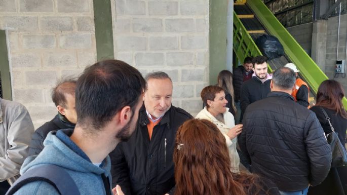 Accastello, sentado en primera fila en la inauguración del Centro de Gestión Ambiental