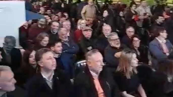 Accastello, sentado en primera fila en la inauguración del Centro de Gestión Ambiental
