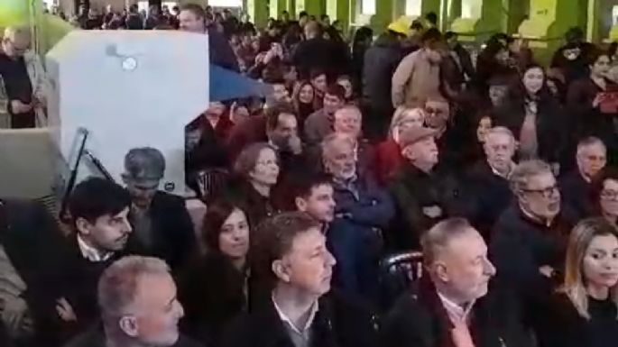 Accastello, sentado en primera fila en la inauguración del Centro de Gestión Ambiental