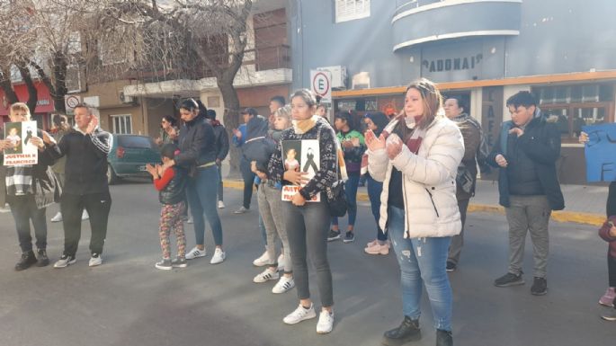 [Videos] Familiares de Francisco Pinto pidieron justicia frente a Tribunales