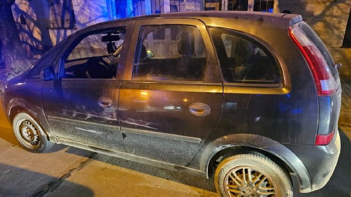 Venía conduciendo ebrio y chocó contra un auto estacionado