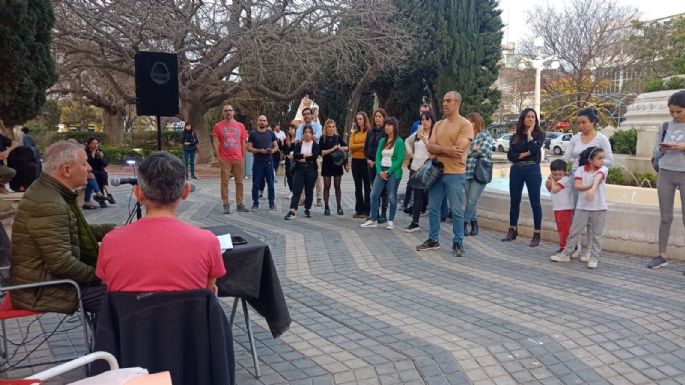 Realizan una radio abierta "en defensa de la ciencia"