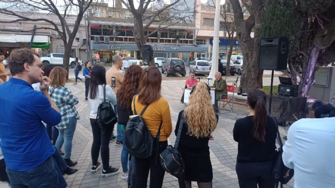 Realizan una radio abierta "en defensa de la ciencia"