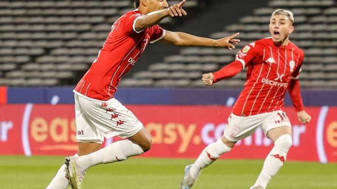 Huracán golpeó primero y terminó goleando a Racing en el Kempes