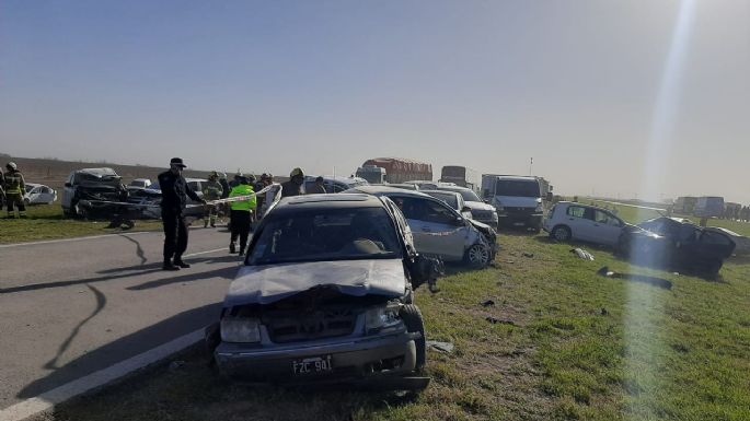 Imágenes impactantes: más de 40 vehículos chocaron en cadena cerca de Rosario