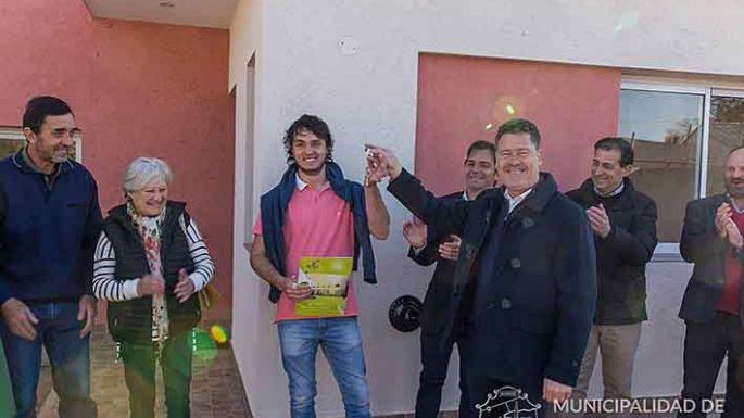 Entregaron una nueva vivienda