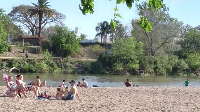 Villamarienses disfrutan de una jornada calurosa a la vera del río