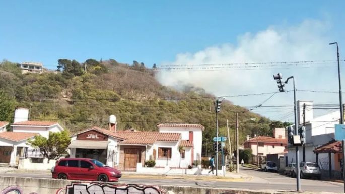 Incendio en Río Ceballos ocupó a diez dotaciones de Bomberos