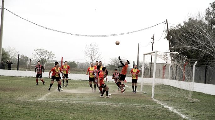 Giordano tuvo una tarde perfecta y Española se quedó con el Derby