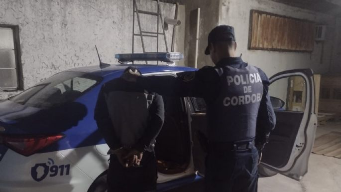 Un joven detenido luego de golpear a su pareja en la calle