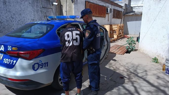 Saltó la tapia de una vivienda para robar y terminó detenido