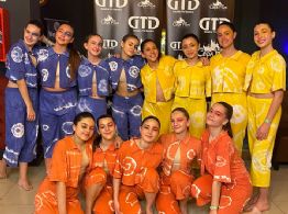 Danza Vida, con oro y plata