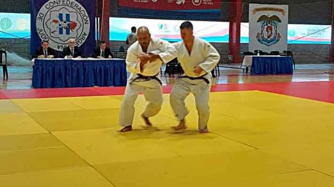 Comienzan las luchas en  el Salón de los Deportes