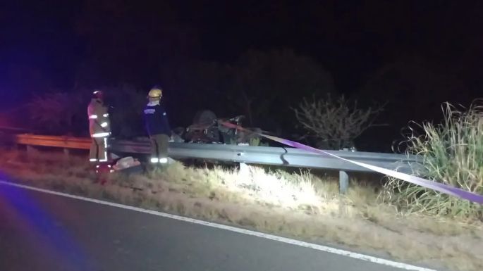 Un hombre fue hospitalizado luego de volcar con su camioneta