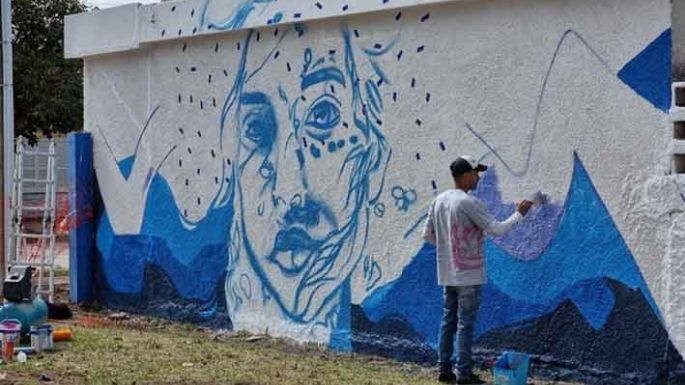 Muralistas en Plaza del Agua