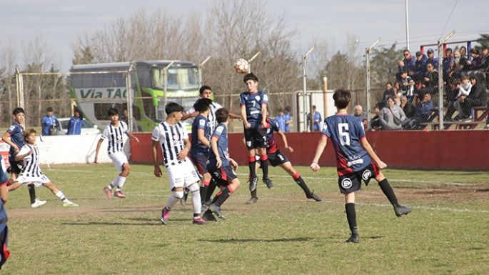 La Uni cerró frente a Talleres en el Campus