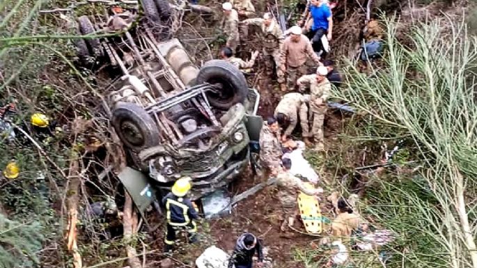 Al menos siete soldados muertos tras desbarrancar un camión en San Martín de los Andes