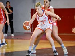 Las Leonas comenzaron con un triunfazo de visitante
