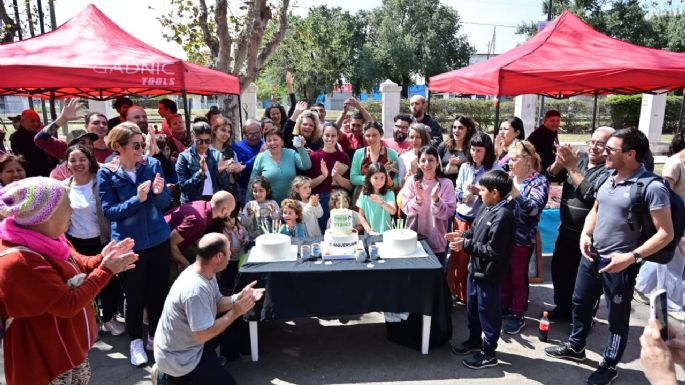 Feriantes y vecinos celebraron el quinto aniversario de la Feria Franca