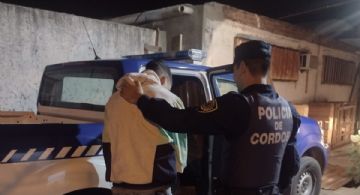 Un joven detenido por robar elementos de un vehículo y dañar un móvil policial