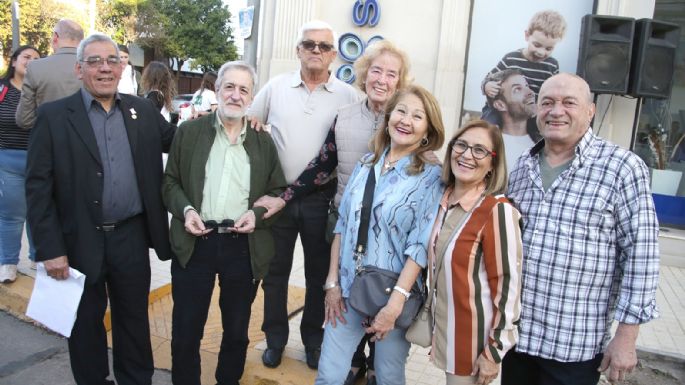 Cien años de educación en una baldosa
